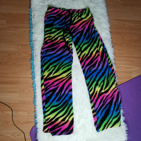 Pyjama pants 2/$7 - Picture 3 of 10